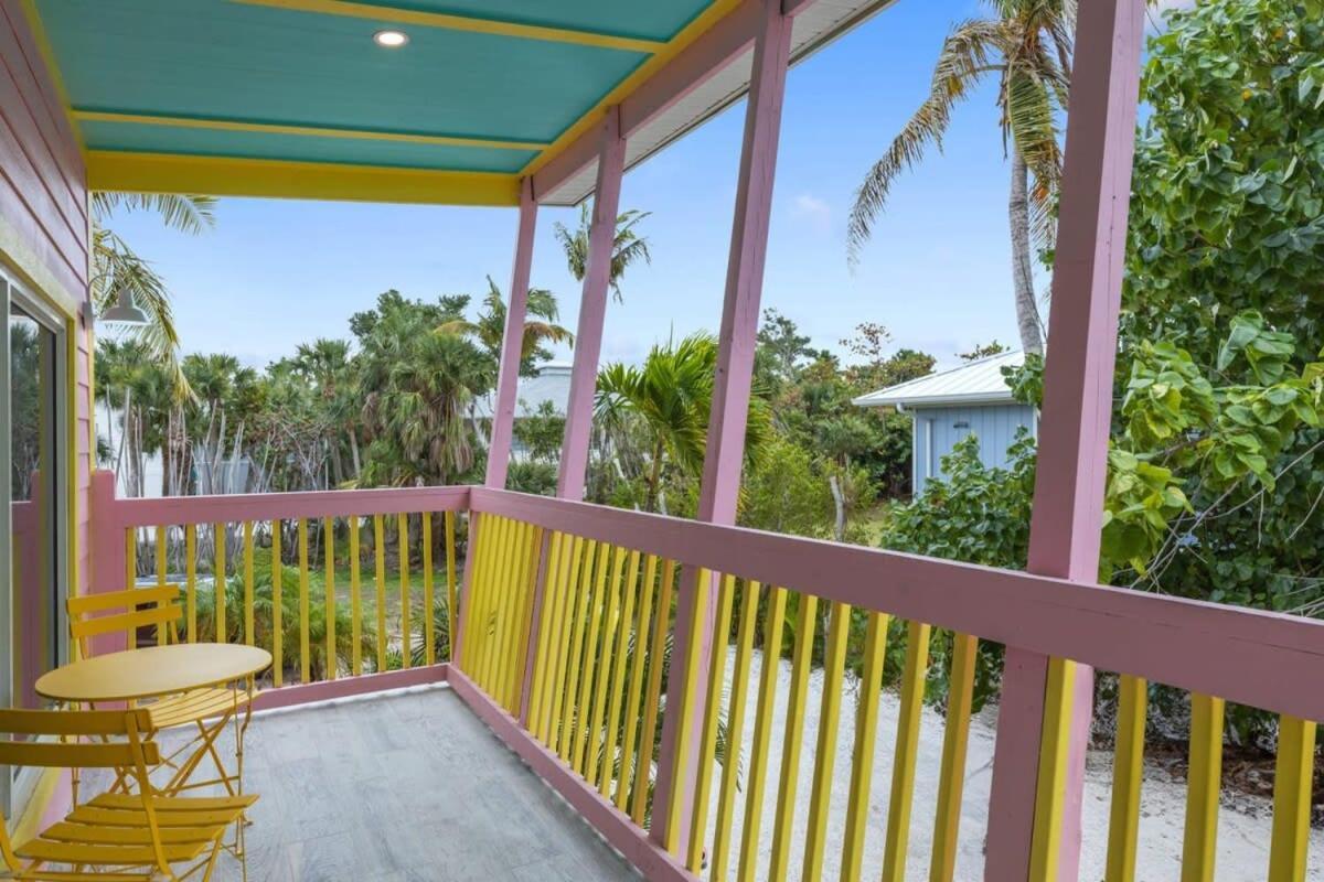 Charming Suite With Balcony And Bikes At Historic Sandpiper Inn Sanibel Exterior foto