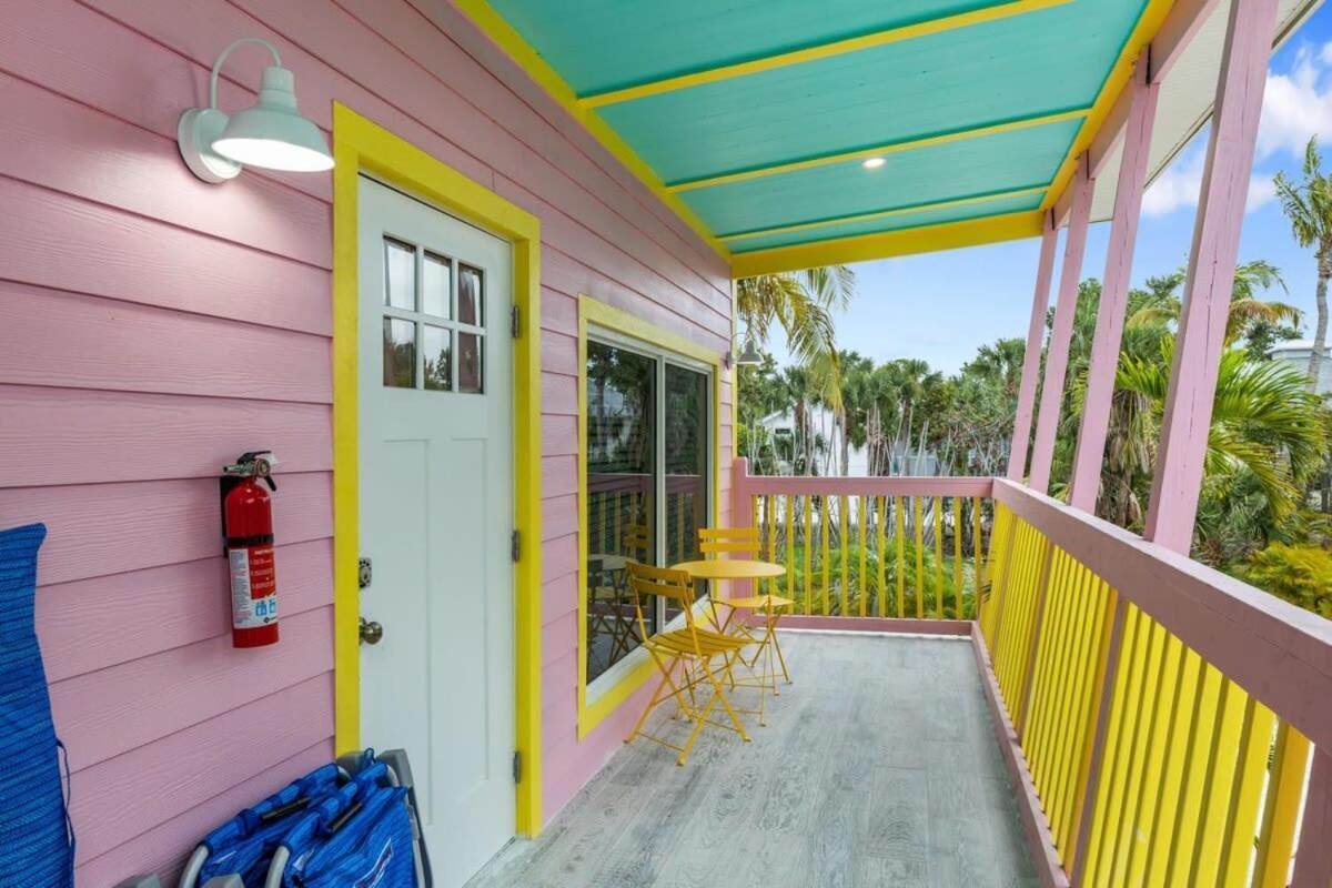 Charming Suite With Balcony And Bikes At Historic Sandpiper Inn Sanibel Exterior foto