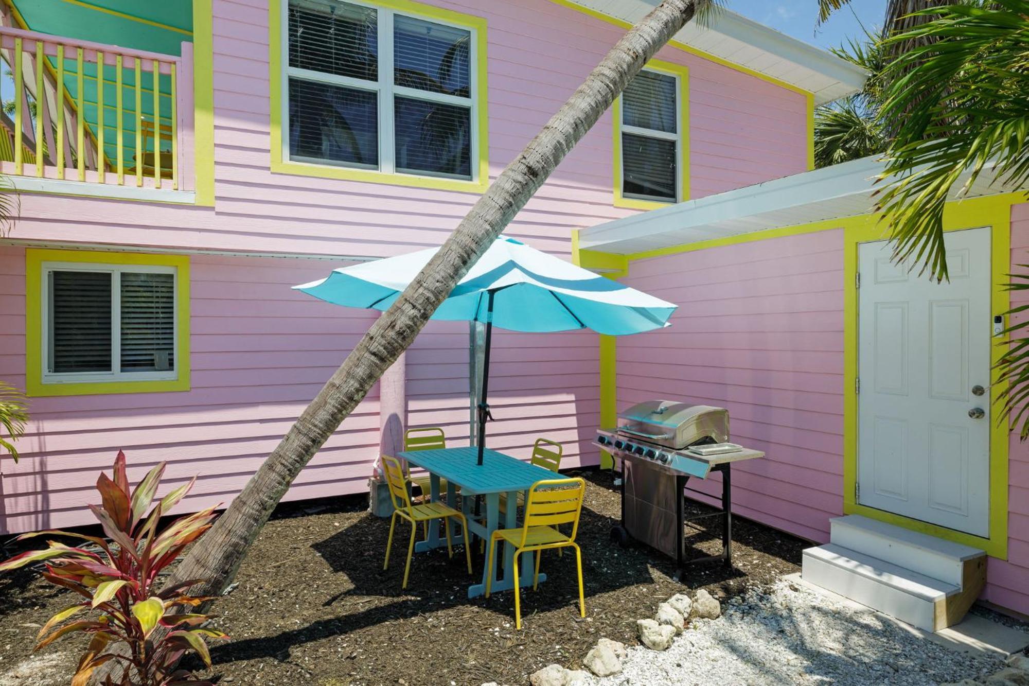 Charming Suite With Balcony And Bikes At Historic Sandpiper Inn Sanibel Exterior foto